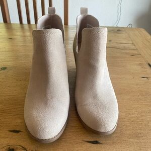 Toms Cream‎ Suede Ankle Wedge Booties Women’s 10 NWT